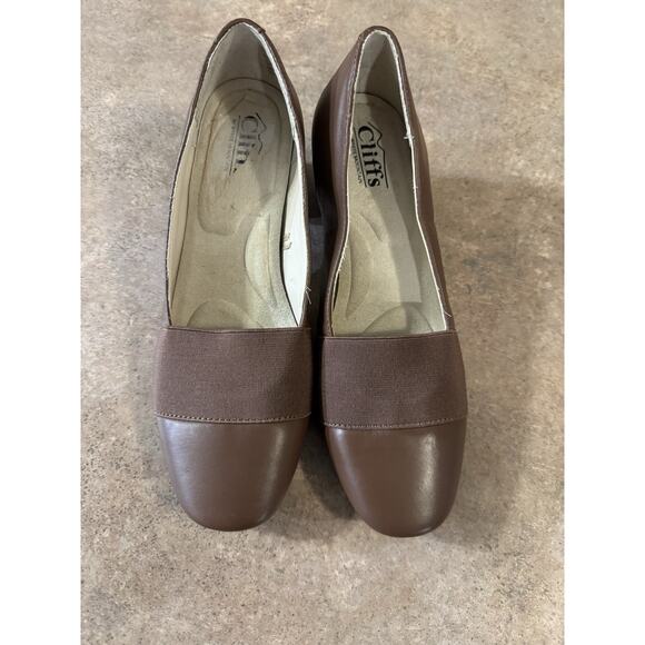 White Mountain Shoes - CLIFFS BY WHITE MOUNTAIN - Vivian Small Block Heel Women Shoe, Size 6